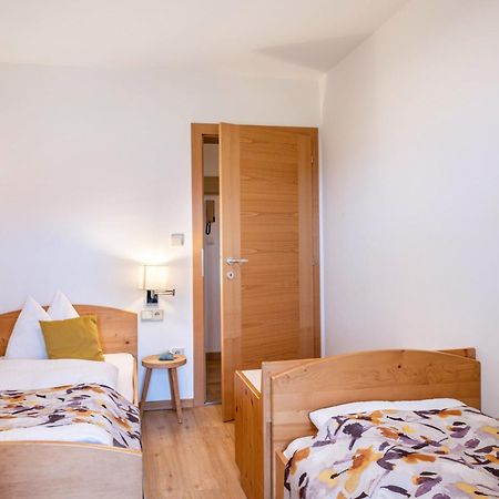 Haensel Und Gretel Schlosshof Umes Exterior photo