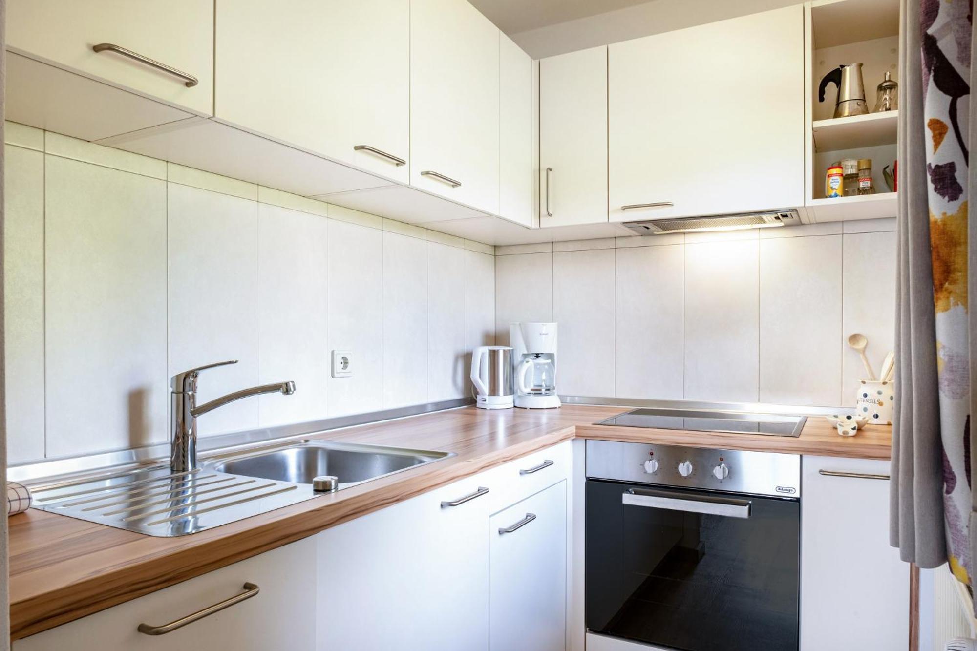 Haensel Und Gretel Schlosshof Umes Exterior photo